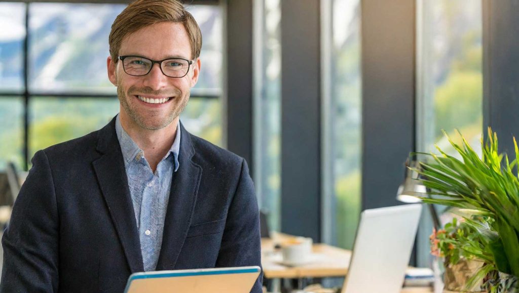 Att bygga komplexa webbsidor kräver djupgående kunskap i kodning, UX-design och noggrann planering.
