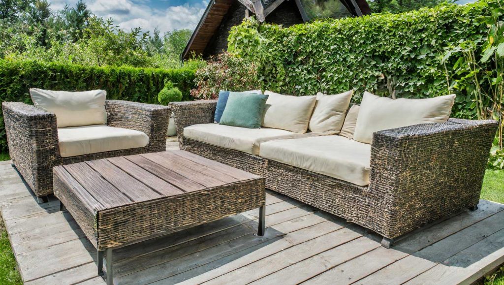 Bauhaus utemöbler erbjuder modern och funktionell design för att skapa stilfulla och bekväma utomhusmiljöer.