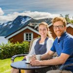 Hillerstorp är ett svenskt varumärke känt för att tillverka högkvalitativa och hållbara utemöbler som kombinerar funktionell design med skandinavisk stil.