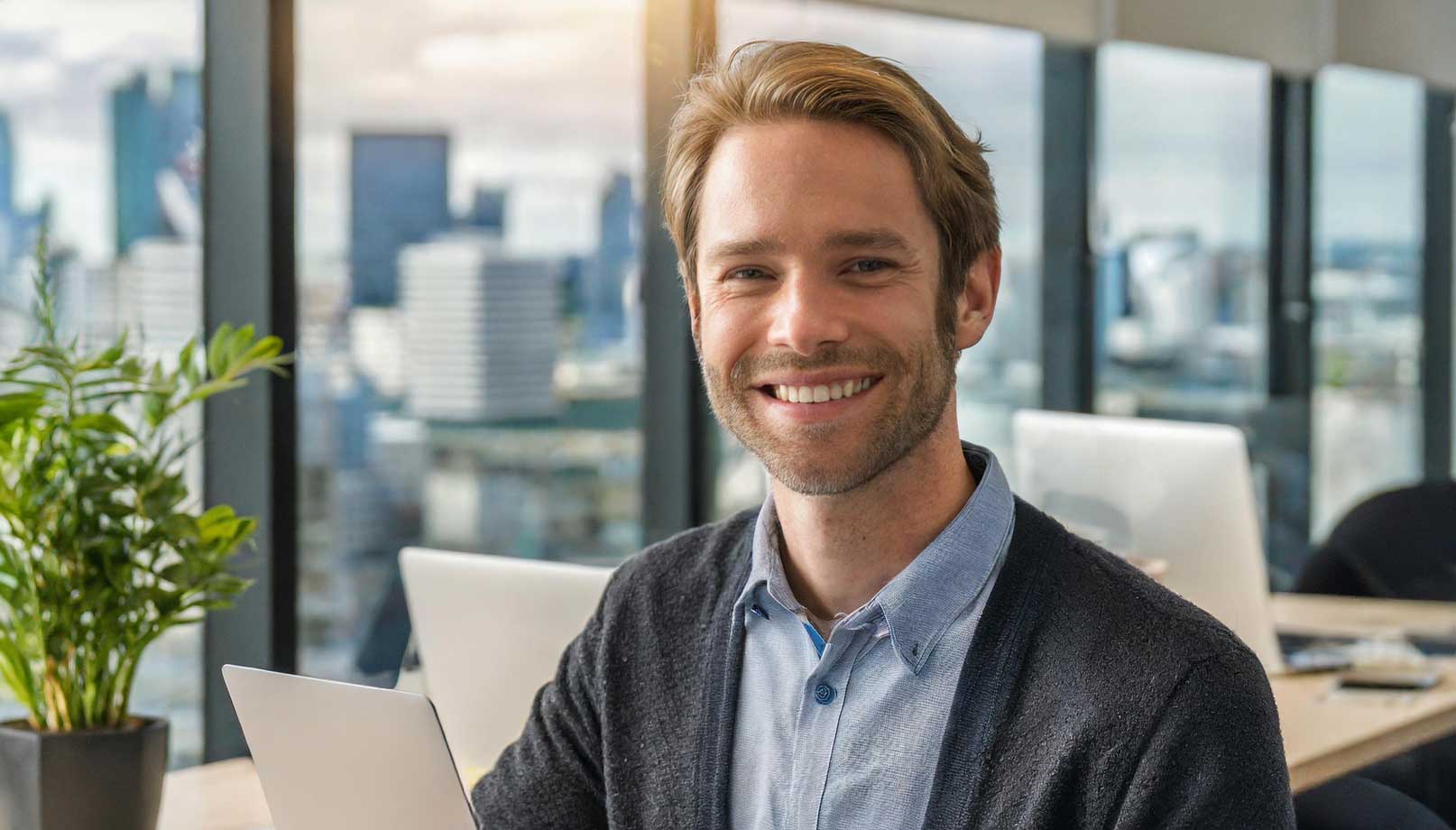 Artikelmarknadsföring stärker varumärket och ökar synligheten online, vilket genererar trafik och bygger förtroende hos potentiella kunder.