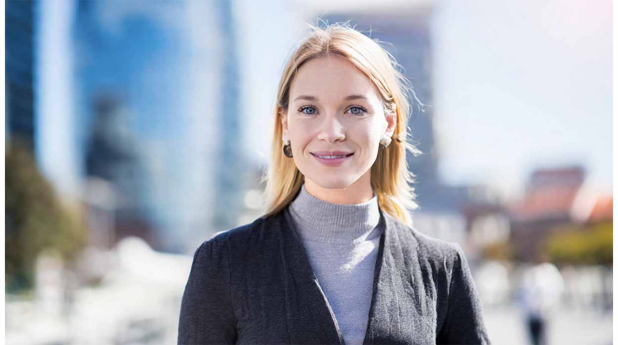 Att bli miljonär kräver ofta en kombination av sparsamhet, smarta investeringar och ibland en dos tur eller innovation.